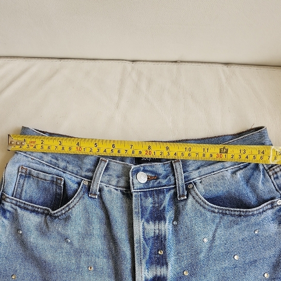 Stylish Light Blue Straight Leg Jeans with Distressed Details - Picture 11 of 13